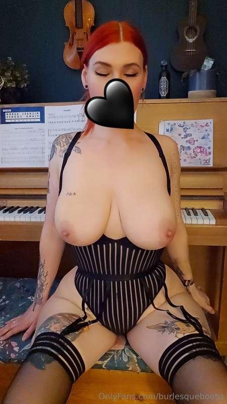 Huge hips, slappable tits. 