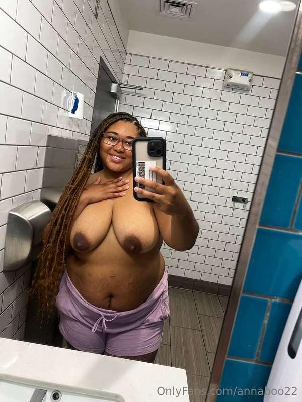Selfie I'd send you while you're at work😏