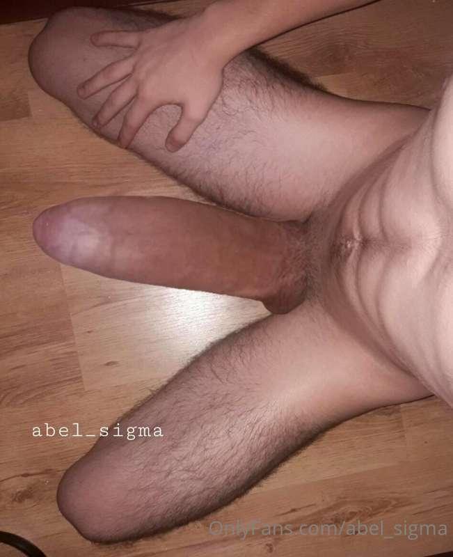 Boring at home.
My cock needs attention
Any hungry bottom ar..