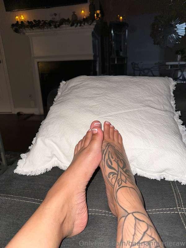 Fresh petty , would you suck my toes ?