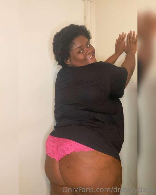 Soo comfy to only wear a shirt and panties💖