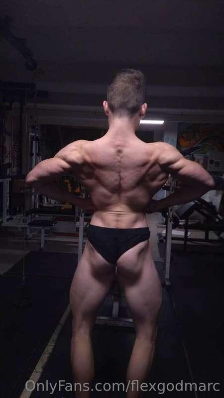 Little bit of your shredded god😈