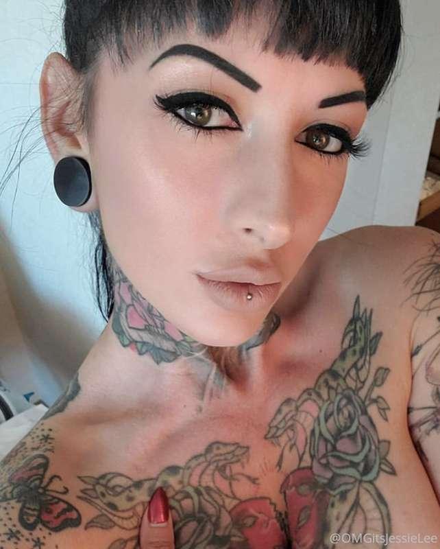 Can I be your pillow princess?😈
