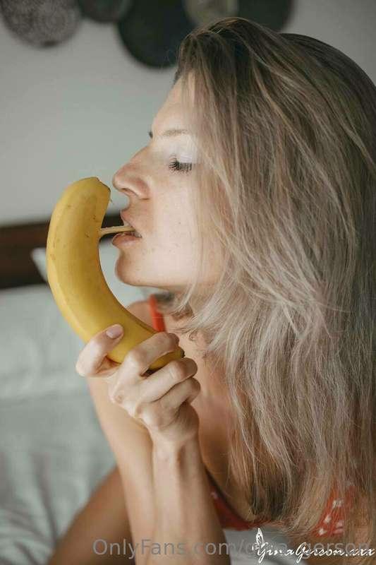 Mmm, I would like it to be something other than a banana🍆😈😈