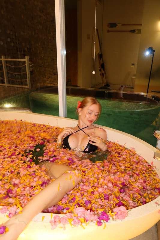 Bubble baths can be naughty too... care to join me and find ..