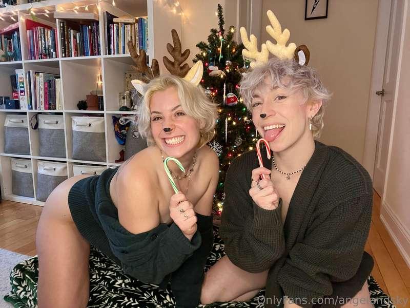 Happy Yule/Winter Solstice! ❄️🎄🪵🌟🎁  Reminder to dick down yo..