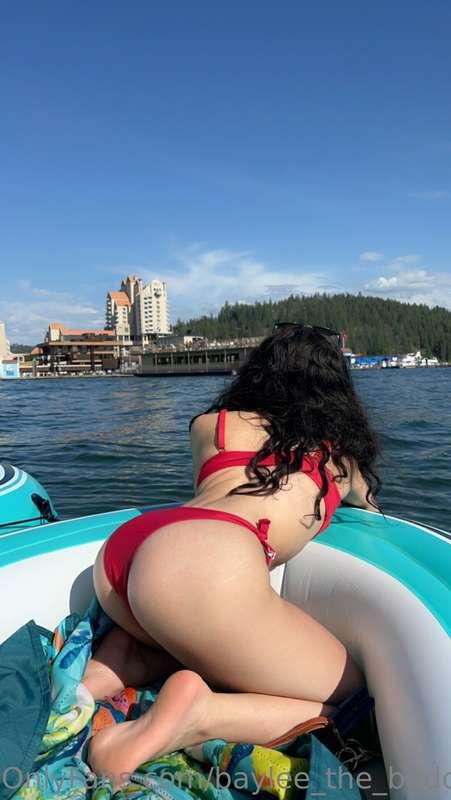 The views aren't to bad 👀🍑💦