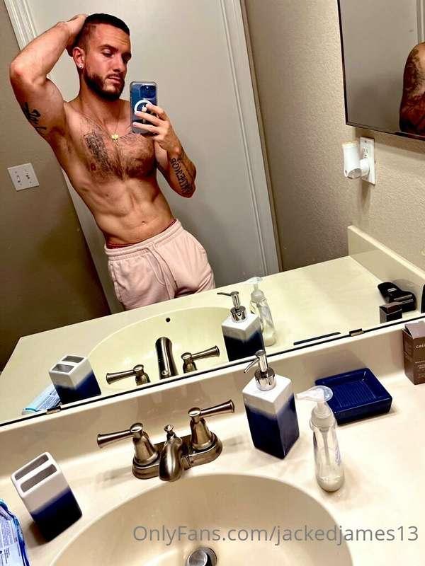 Late night😏