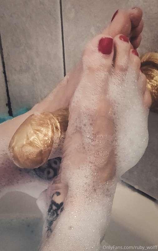 👣Give yourself a treat! Jerk off to my feet! 👣

This is a se..