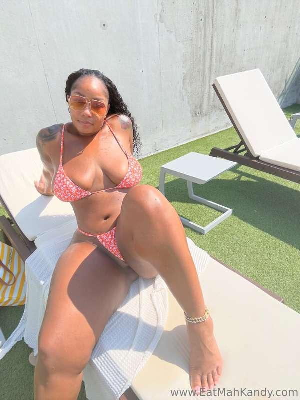 Good morning ☀️ you like my bikini?