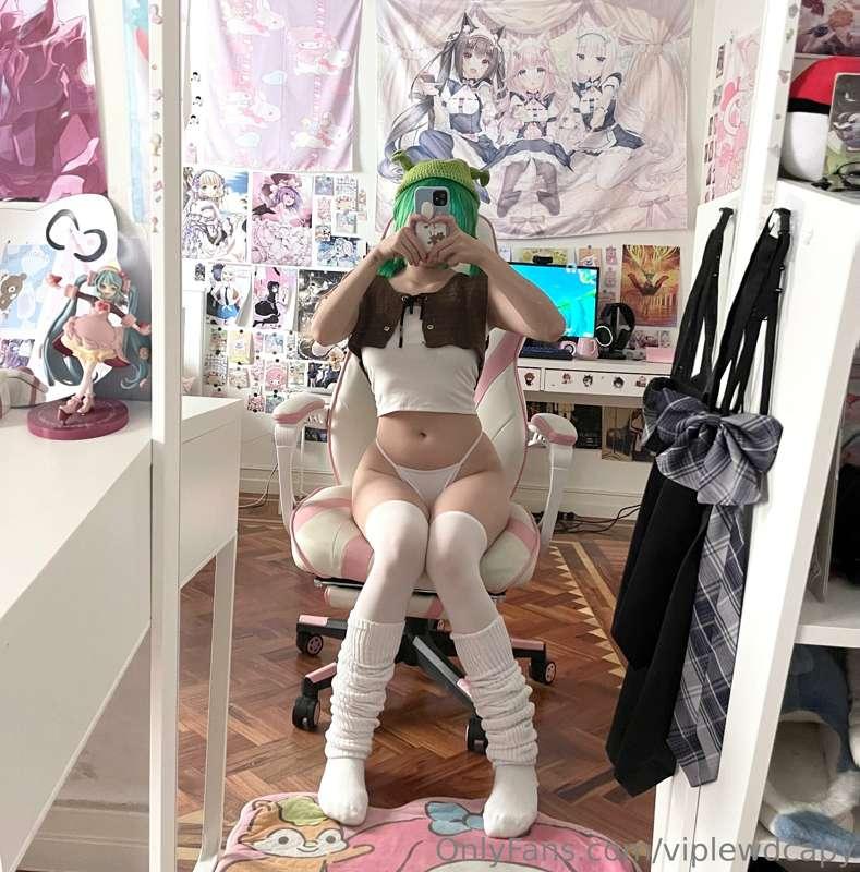 im thinking of filming a JOI video soon hehe ^^ it will just..