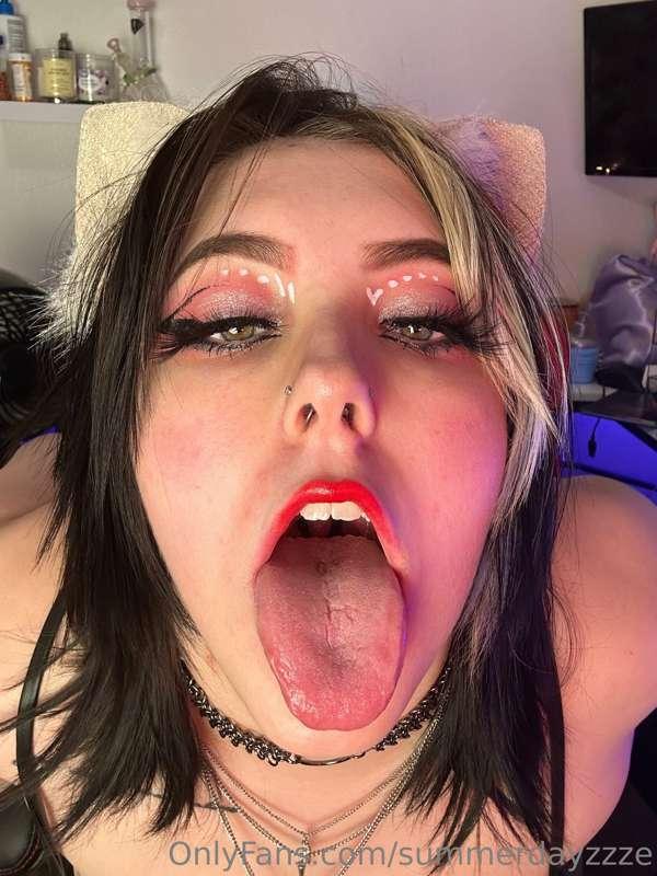 This is what you see when I’m sucking your dick 🙈