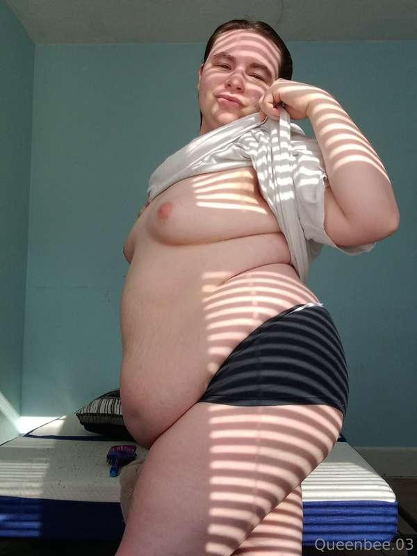 queenbee.03 image #3