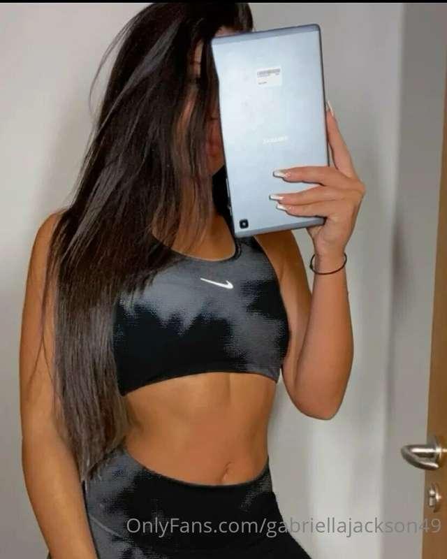 Someone chat me in dms 😘 hope you like my gym outfit 😘 the s..