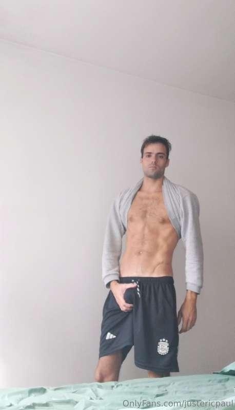 Back from a morning walk.. maybe a little bit horny 😜😈

Comm..