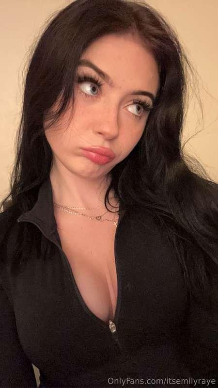 pouting because i need some attention… think you can make me..