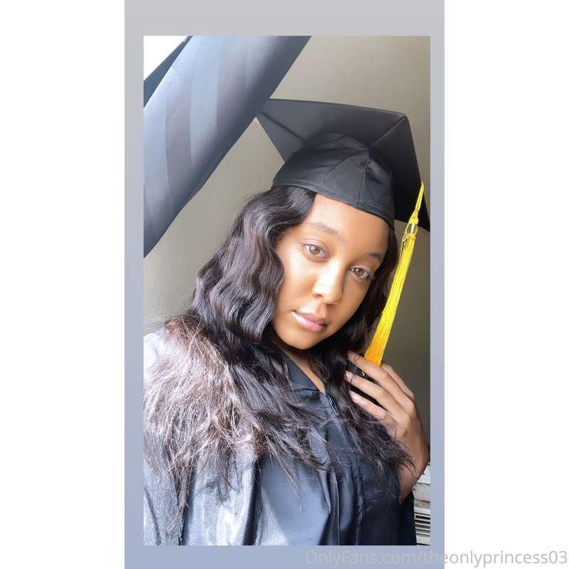 I graduate today 💙