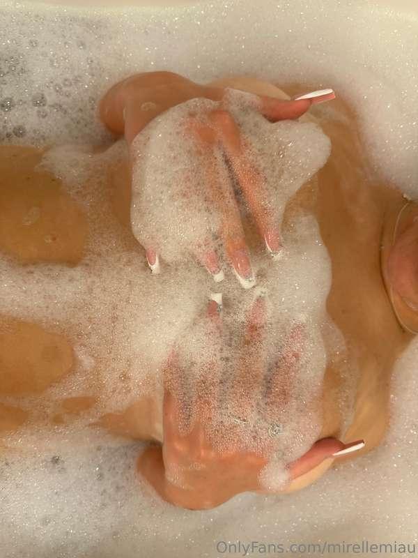 new nails & soapy 🍒
