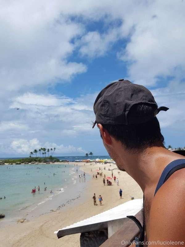 🏖 TBT of my last trip to Brazil! Do you enjoy the beach as m..