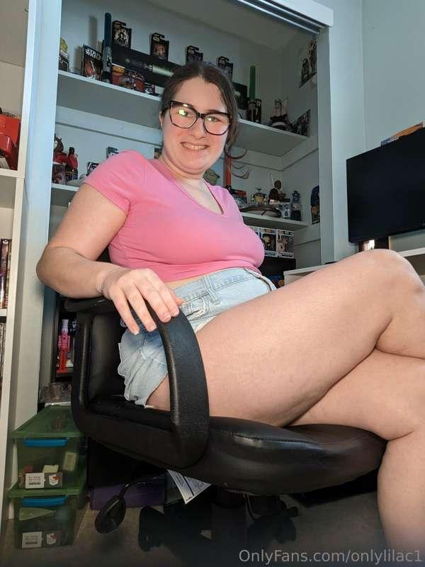 Feeling really good in my outfit ☺️