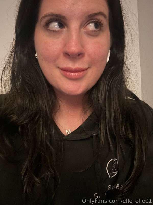 Does anybody wanna cum on my face? 🤔 💦 😯 