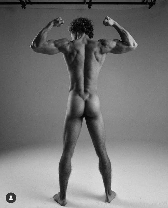 Happy hump day guys ❤️ Message me let’s talk, don’t just tal..