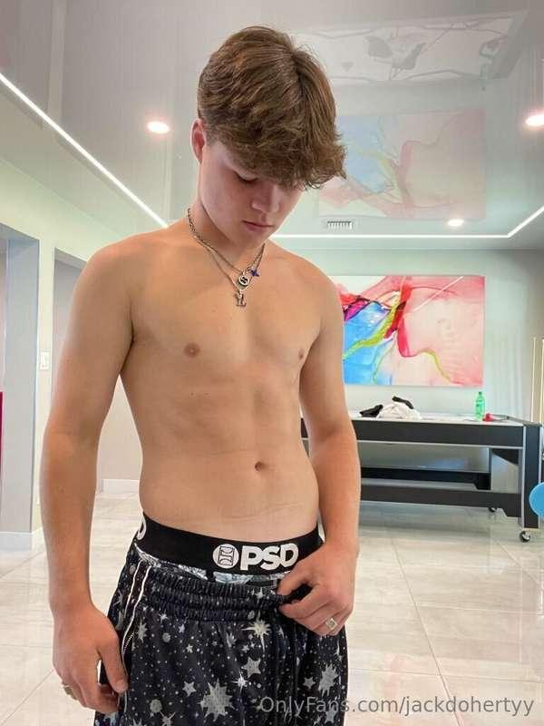 Don’t be shy... message me and let’s see where this goes 😈