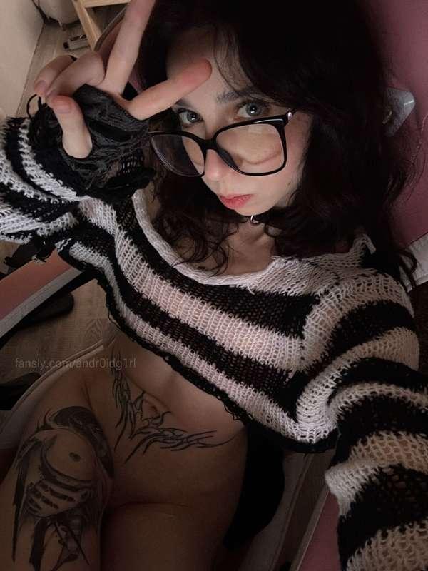 Are u horny for me?

#fyp #goth #alt #altgirl #glasses #daddy #submission #nopanties #naughty #amateur 