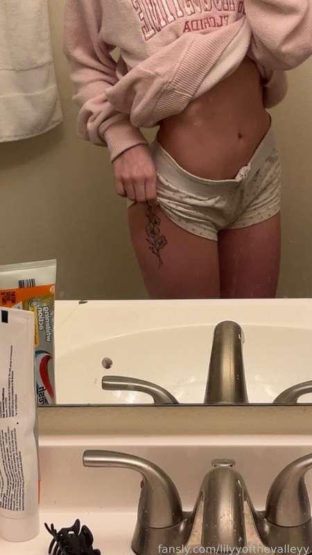 lilyyofthevalleyy image #0