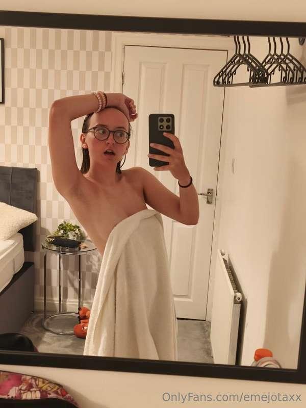 Can I sit on your face? 🍑🔥.¿Puedo sentarme en tu cara? 🍑🔥