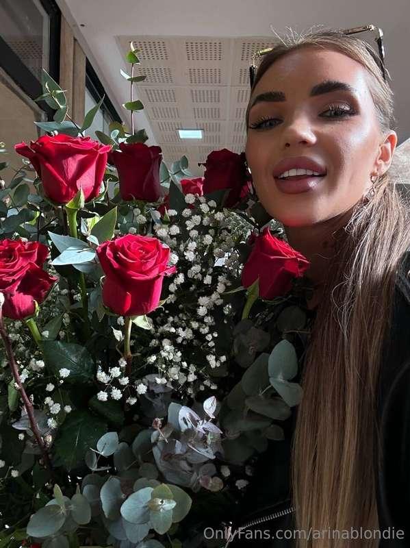 arinablondie image #0