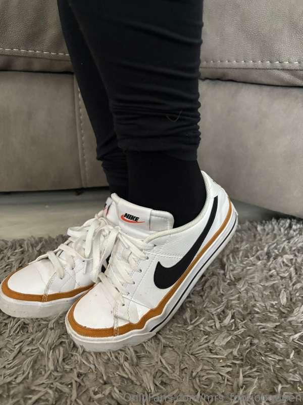 mrs_footjobqueen image #3