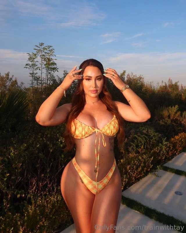 Don't you wish your gf was hot like me?🎵 no but fr... don't ..