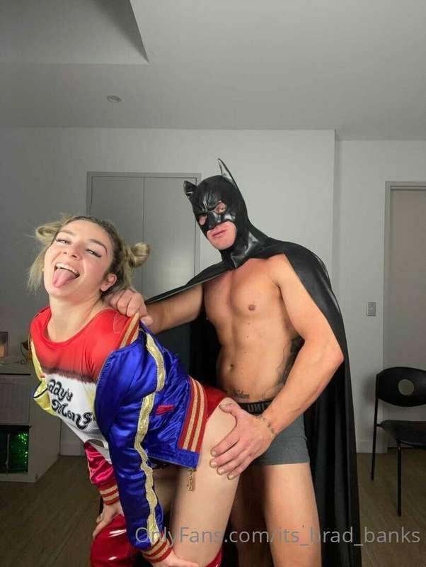 HARLEY QUINN vs BATMAN ! For all my cosplay fans this ones f..