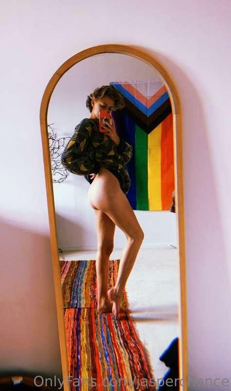 Just woke up, can I wear your big sweater? 🖤😉

Free post for..