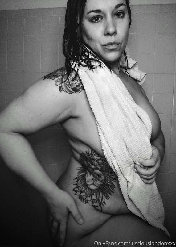 Fresh from the shower! 💦🖤
