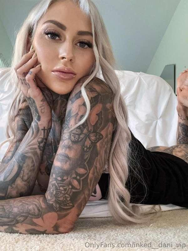 Want to have a naughty sexting session with me? 🤤