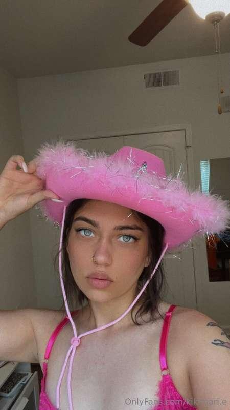 I love being a country gurl! Do you like the pink & black la..