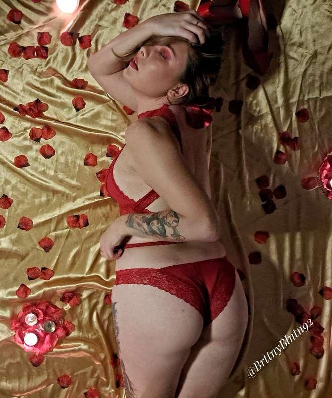 Get ready for this steamy photo set that will set your heart..