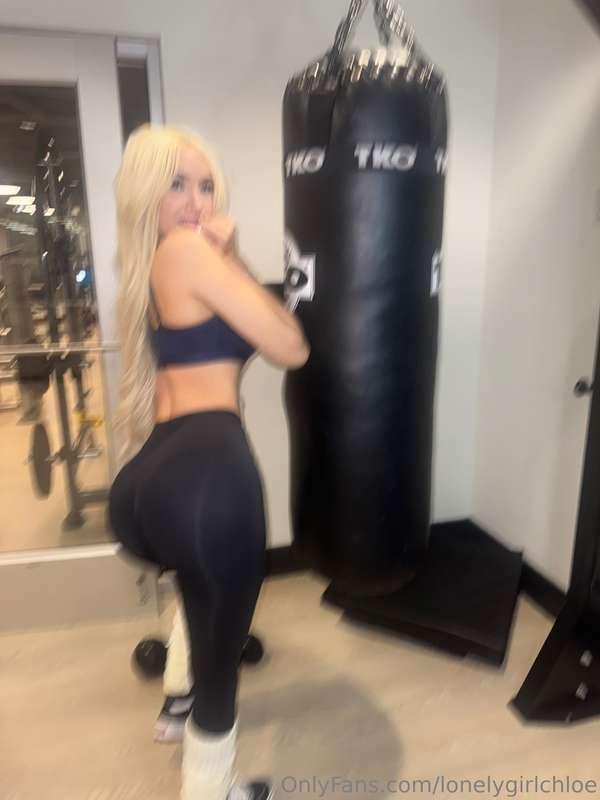 💕💕dose it look fat?