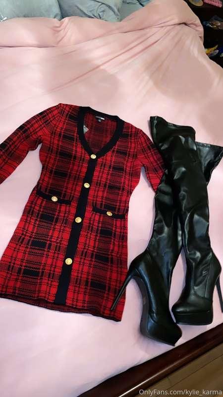 I love my new sexy sweater dress & thigh high heels. I can’t..