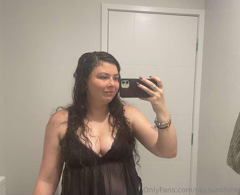 Just got out of the steaming shower😈