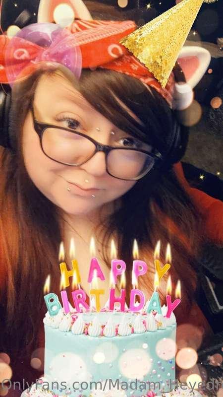 I'm LIVE for my birthday stream!!! Come day happy birthday i..