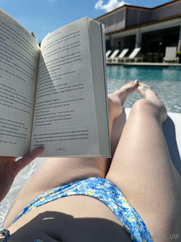 looking for a cute boy who wants to come to the pool, read m..