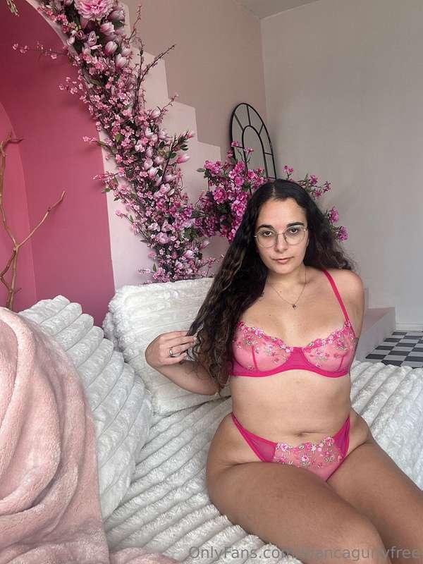 Cum see the whole photoshoot on my vip account 😍