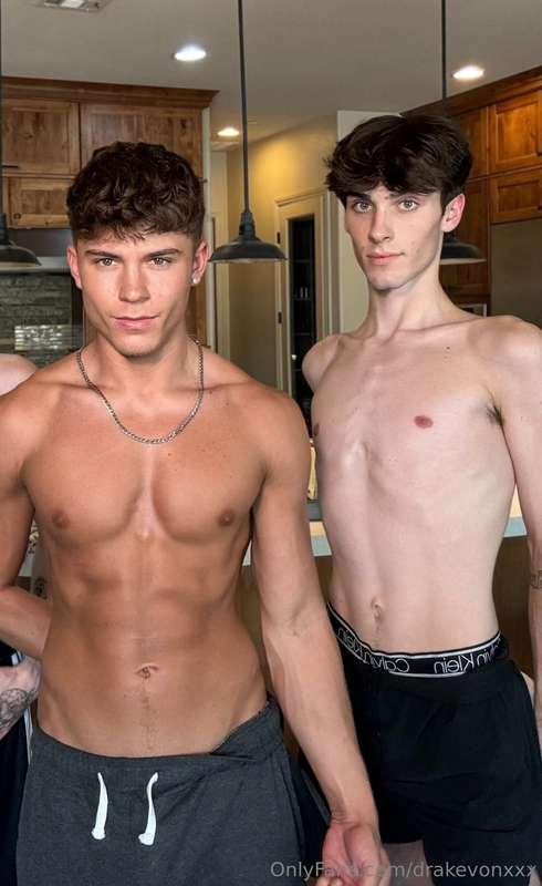 **GOING LIVE** 🎥 ***9pm EST***  *With hot tall hung twink MA..