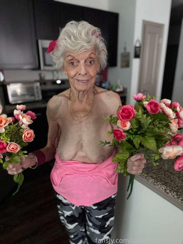 lindahope1939 image #0