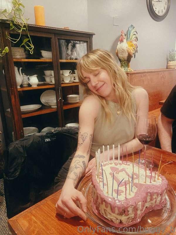 It's my birthday!! Tip me to receive a gift 😉😈