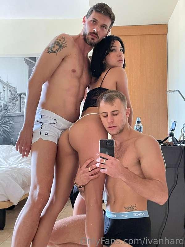 @roxasgayxxx Vino de visita por barcelona y nos hicimos un p..