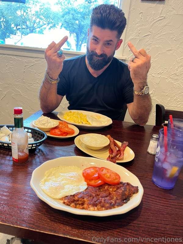 Had a nice breakfast and now uploading some vids of @hollyho..
